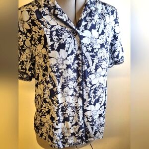 Jaclyn Smith Blue Silk Blouse.   Size 6